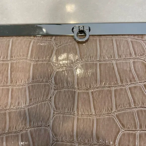 Clutch faux Alligator leather. 4 compartments 12 credit cards & zipper f… - Picture 3 of 14